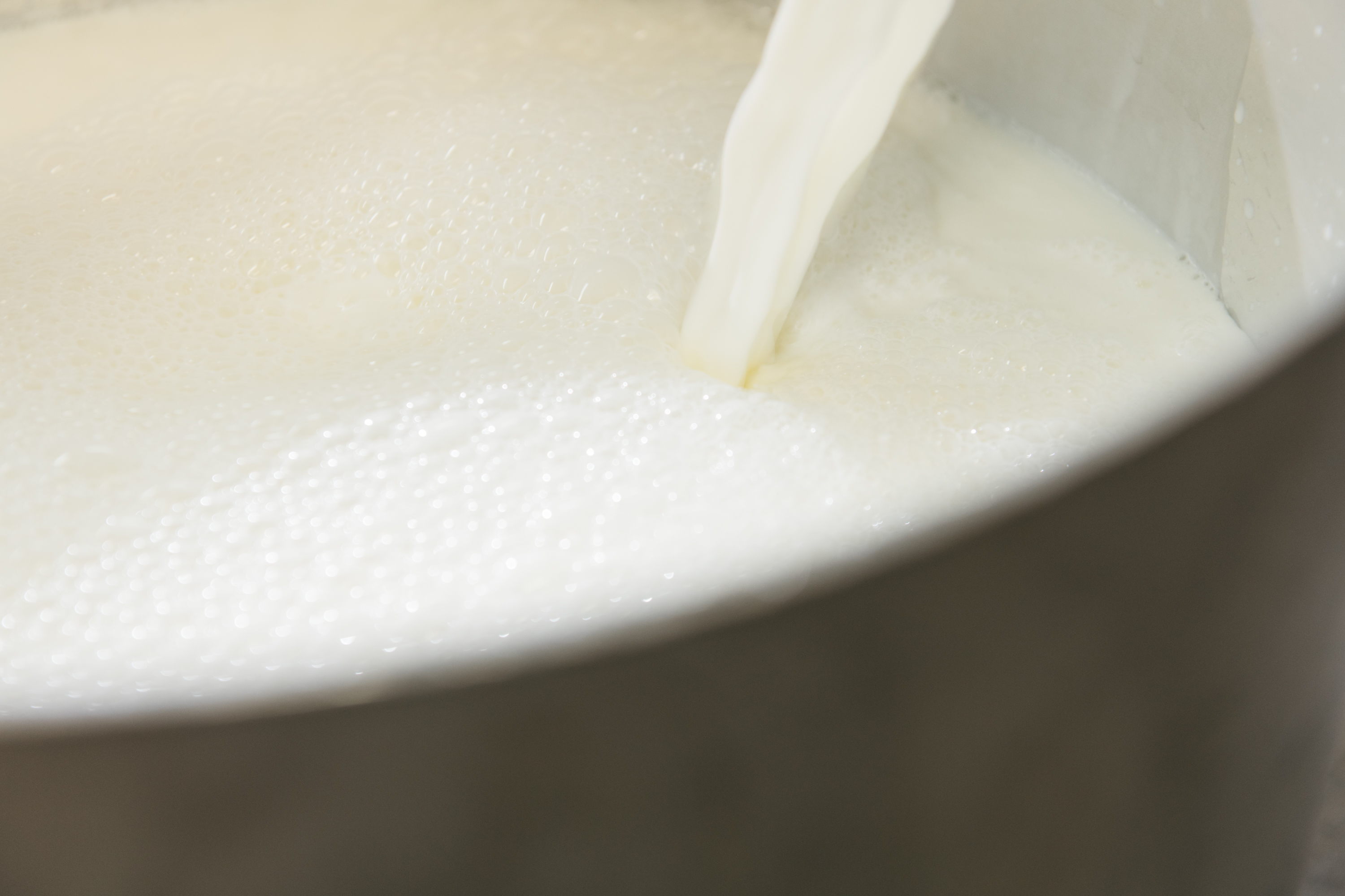 プリン本舗で使用する北海道産牛乳